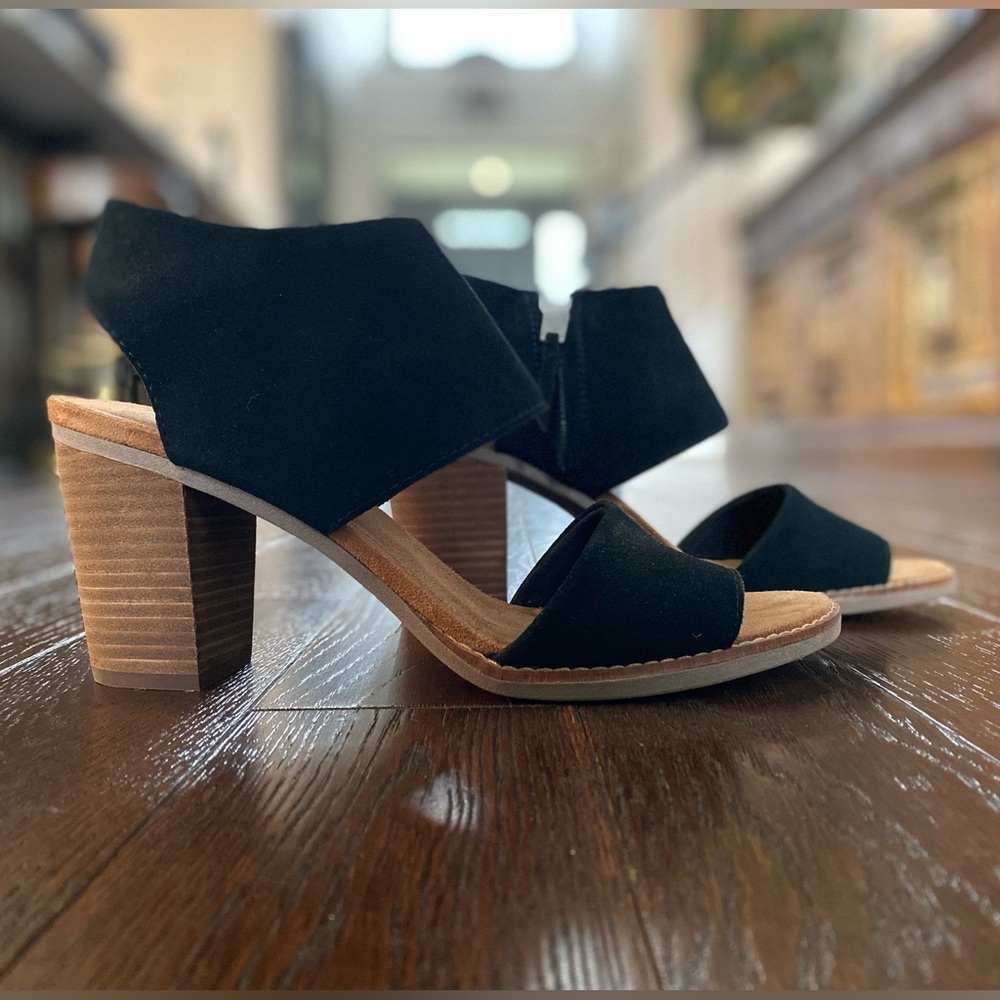 TOMS Black Suede leather Majorca Sandals Size 9